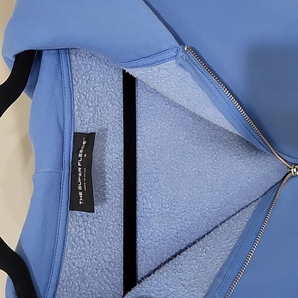 Tna zip up - Picture 2 of 3